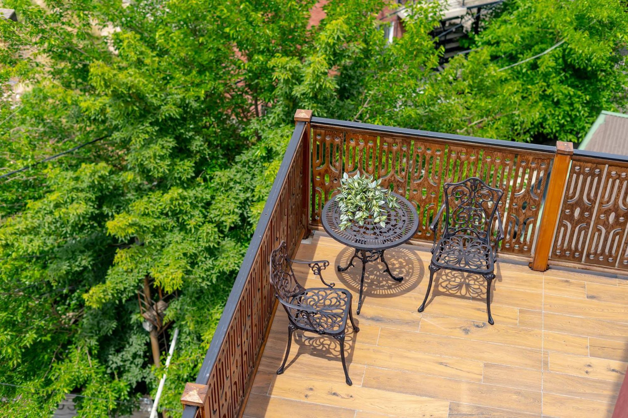 Iris Hotel Tbilisi Exterior foto