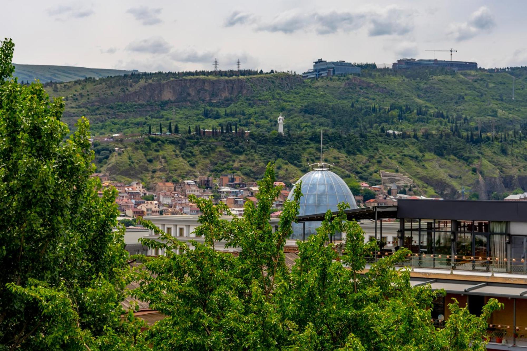 Iris Hotel Tbilisi Exterior foto