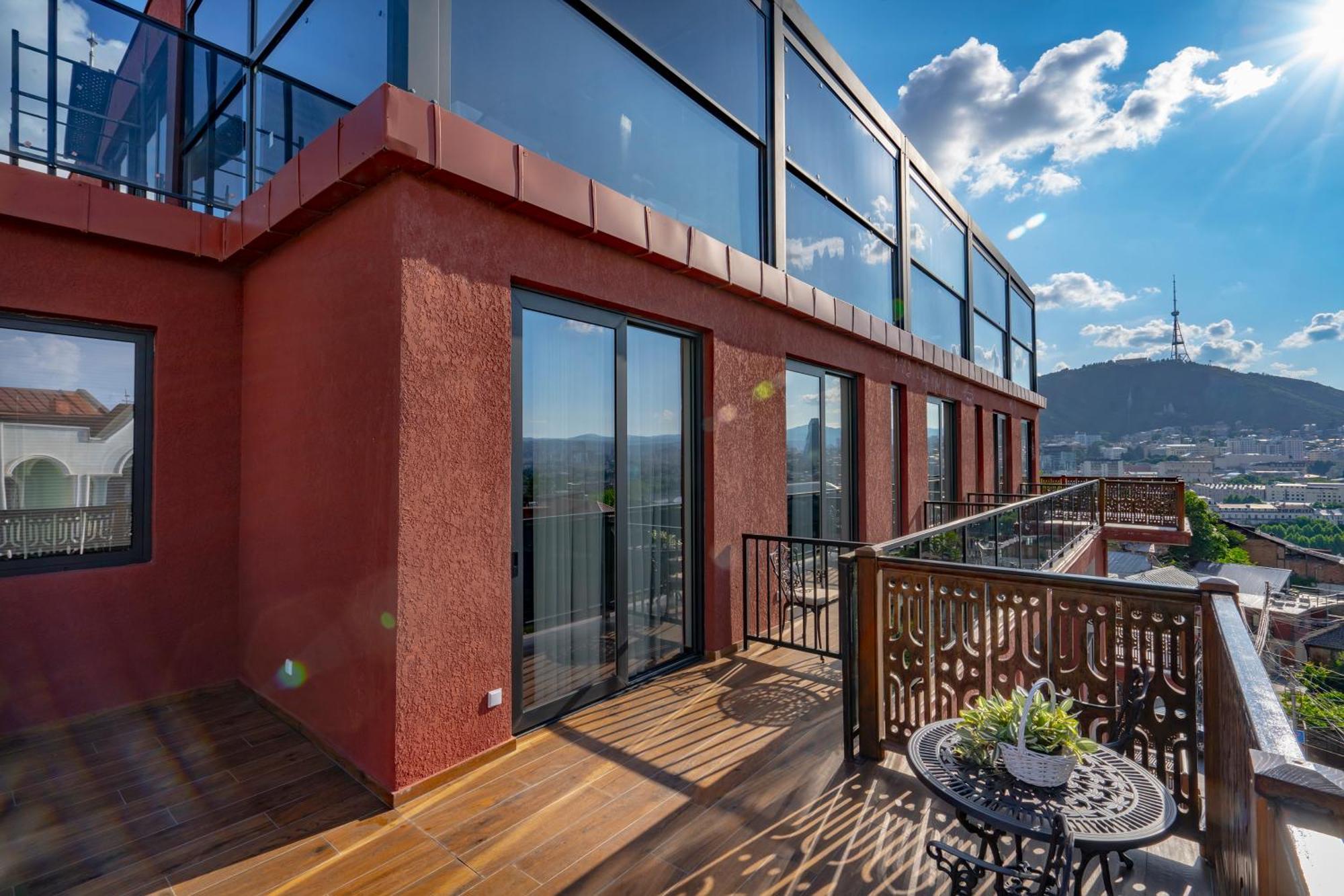 Iris Hotel Tbilisi Exterior foto