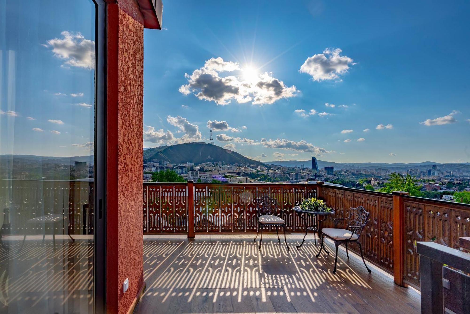 Iris Hotel Tbilisi Exterior foto
