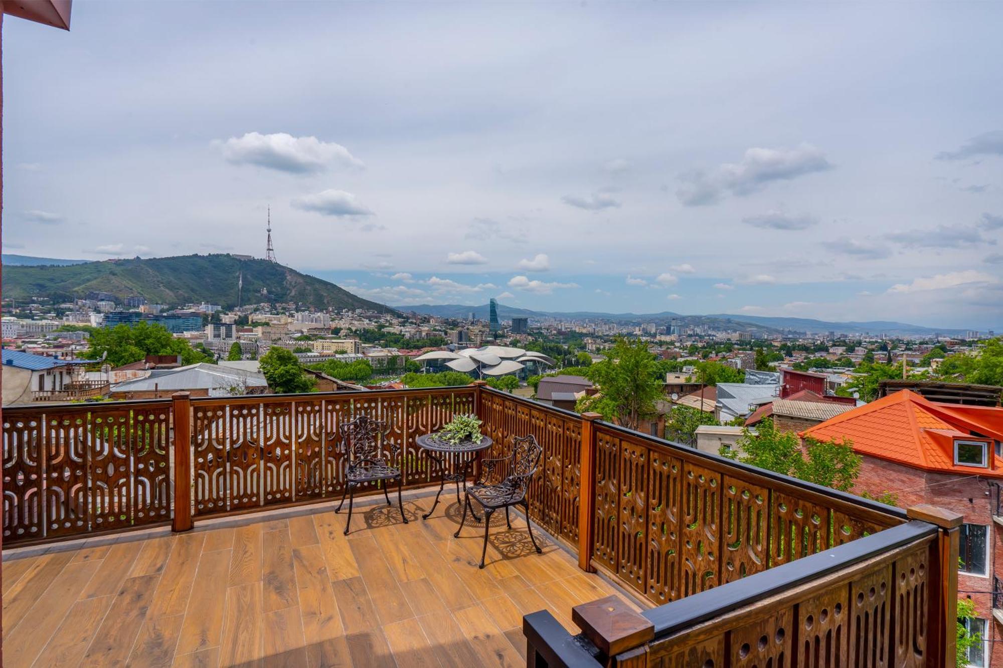 Iris Hotel Tbilisi Exterior foto