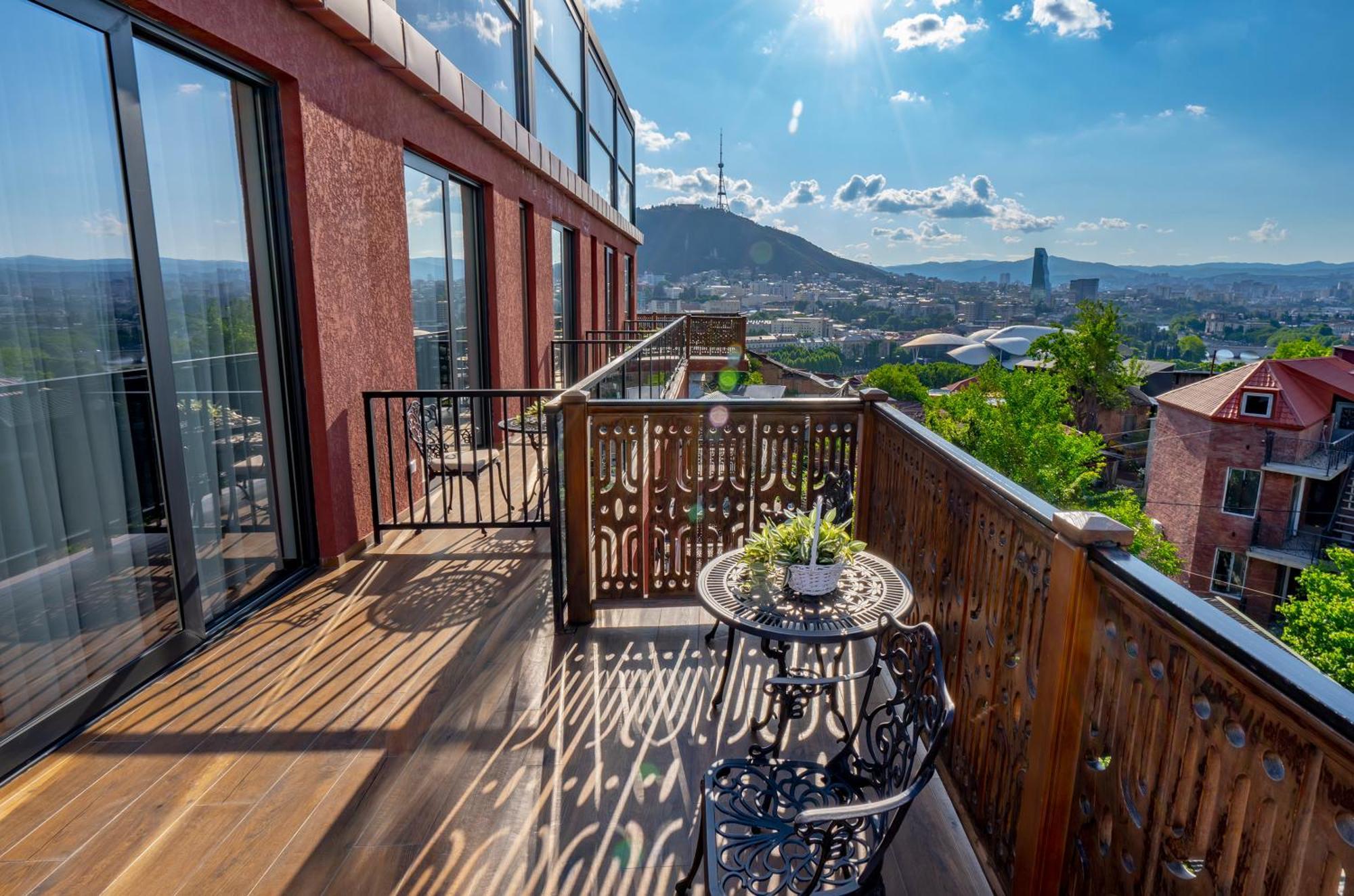 Iris Hotel Tbilisi Exterior foto