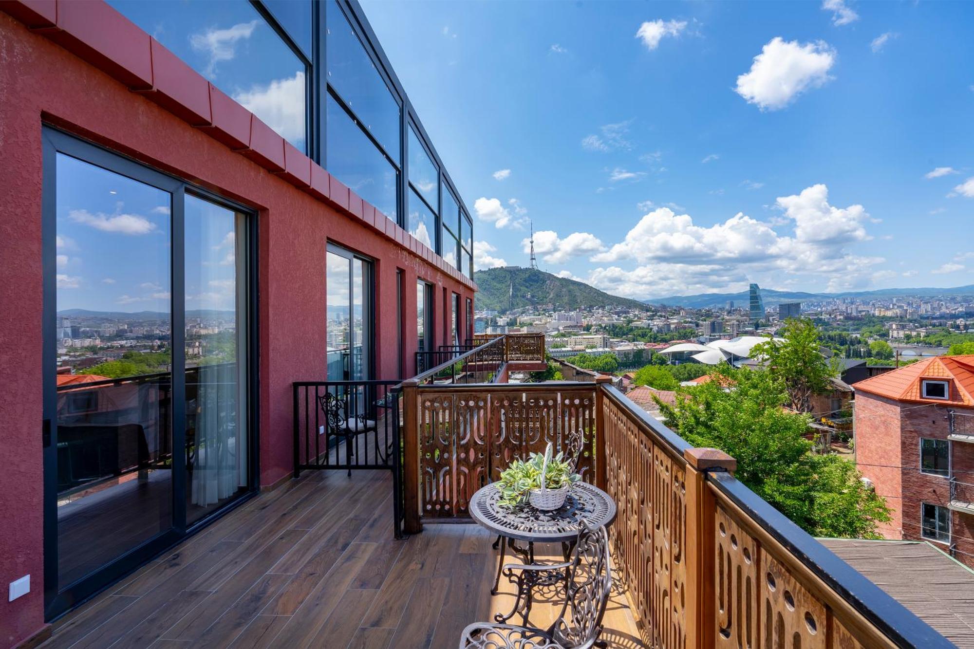 Iris Hotel Tbilisi Exterior foto
